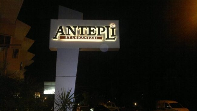 ışıklı totem tabela