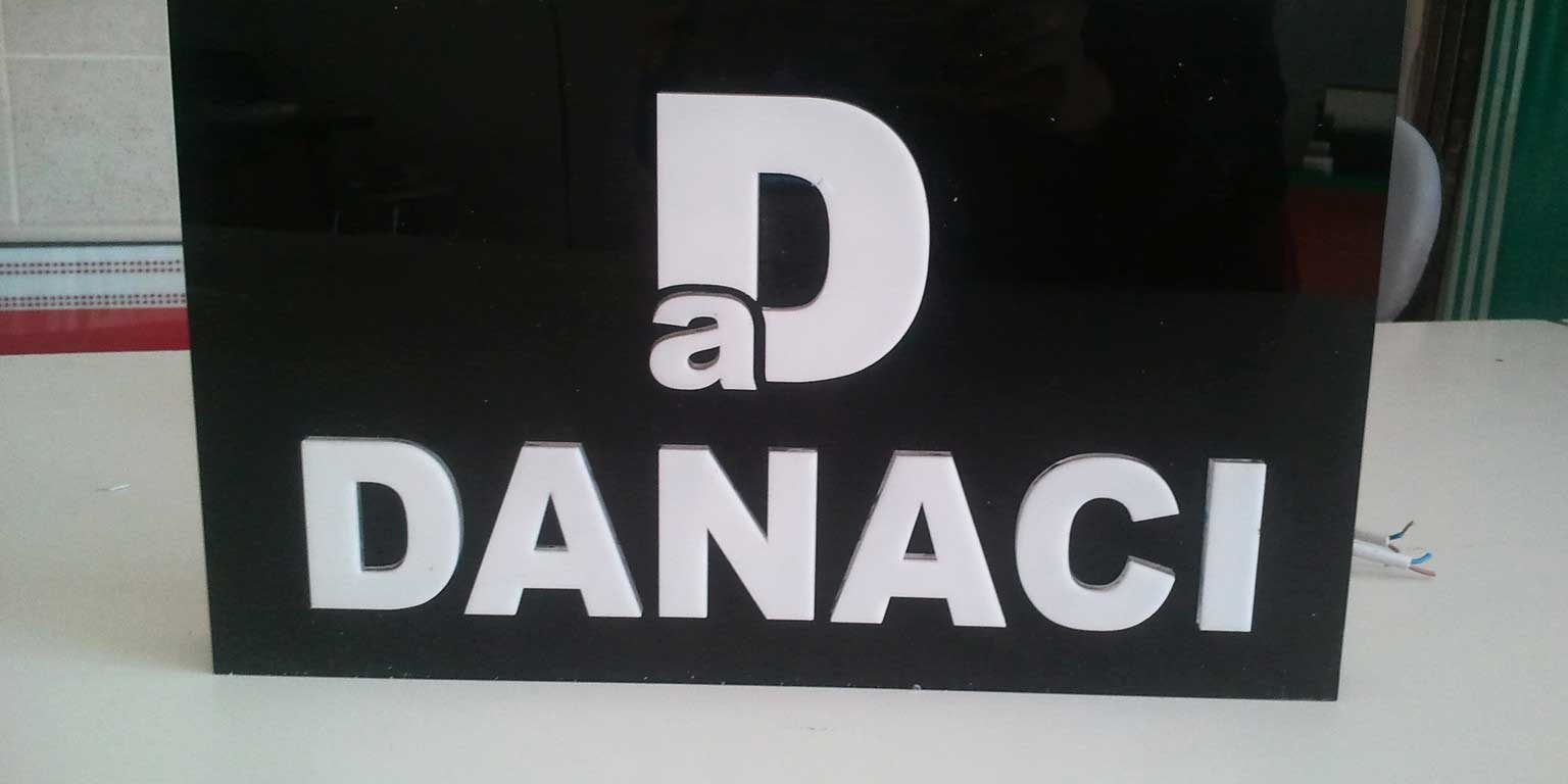 pleksi ışıklı tabela