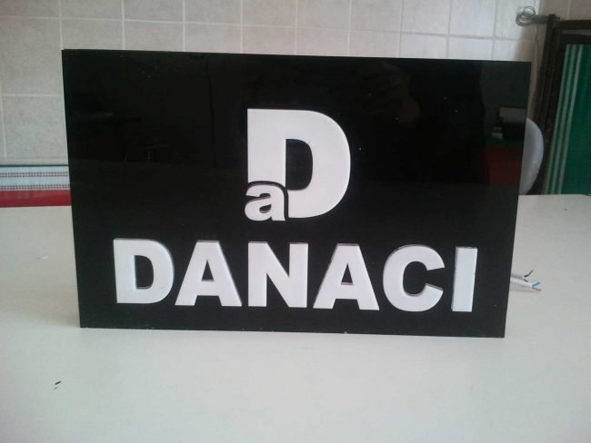 pleksi ışıklı tabela