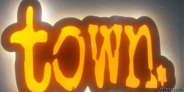 town giyim mağaza tabelası en iyi tabela modelleri