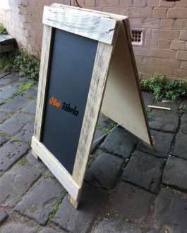 kara tahta ahşap tabela
